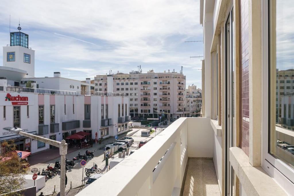 Modern & Bright - Faro Mercado Apt 22 外观 照片